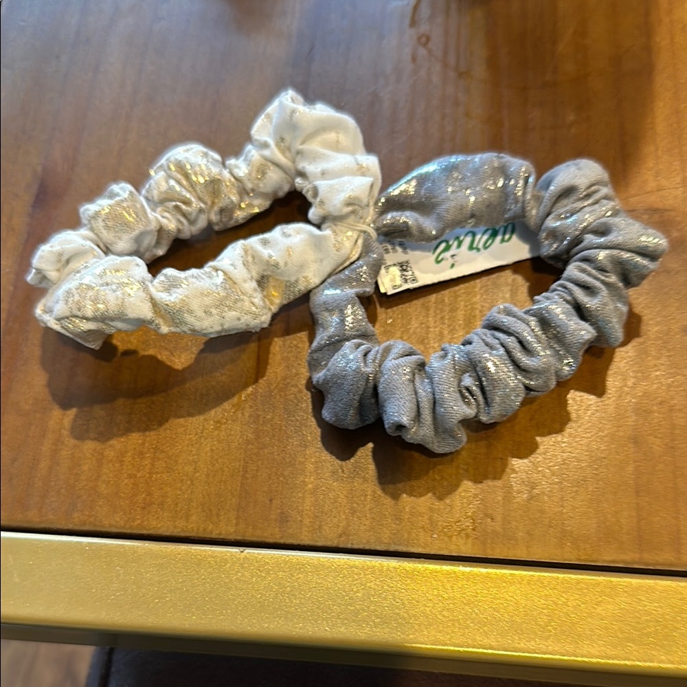 New aerie 2 pack of  Metallic Scrunchies Set